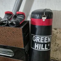 کیسه بوکس با دستکش بوکس|تجهیزات ورزشی|یزد, |دیوار