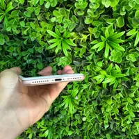 اپل iPhone 8 Plus با حافظهٔ ۶۴ گیگابایت