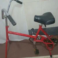 دوچرخه در حد نوع رنگ قرمز  صندلی نو رکاب سالم