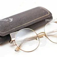 منشی مطب وفروشنده عینک