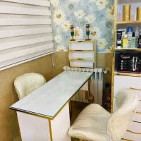 میز و صندلی آرایشگاه و ناخن