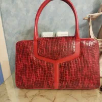 کیف های زنانه قرمز. بنفش و شیری