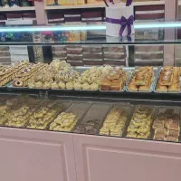 فروشنده  قنادی اقا. حرفه ای با اخلاق