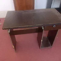 میز تحریر و کامپیوتر
