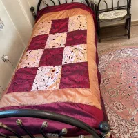 تختخواب و پاتختی و تشک خوشخواب