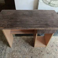 میز تحریر و کامپیوتر