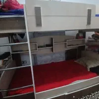 تخت دوطبقه جوان