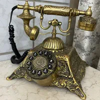 تلفن و میز تلفن برنجی