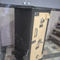 گاو صندوق رمز دار ۱۴۰ سانتی ۳ ماه استفاده شده|ابزارآلات|نور, |دیوار