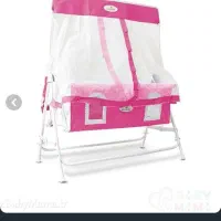 گهواره کنار تخت مادر