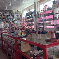 فروشنده خانم مجرد درآرایشی وبهداشتی