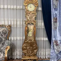 ساعت و بوفه استاده