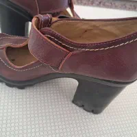 کفش پاشنه دار