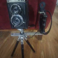دوربین و تعدادی وسایل قدیمی
