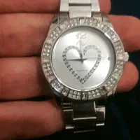 ساعت نگین دار طرح قلب زنانه