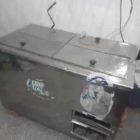 یک عدد یخچال فریزر با روکش تمام استیل چهاردرب