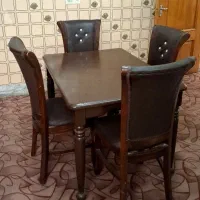 میز ناهارخوری ۴ نفره با ۴ صندلی در حد نو
