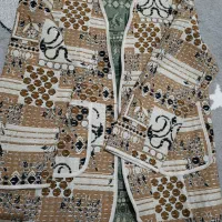تعدادی لباس نو