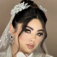 شاگرد سالن زیبایی زنانه