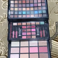 کیت آرایشی لاکچری اصل