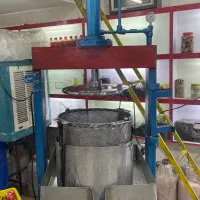 پرس ۲۰ تنی آبمیوه گیری برای تمامی میوه ها|آبمیوه‌گیر و آب‌مرکبات‌گیر|طارم, |دیوار