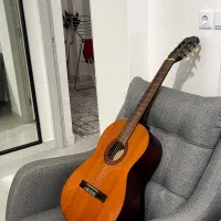 گیتار  مدل استار. معاوضه با ویالون هم میکنم