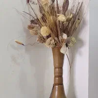 گلدان به همراه گل های کاغذی