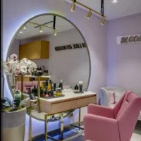 شاگرد سالن زیبایی