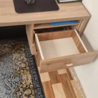 میز کامپیوتر نئوپان بسیار سالم