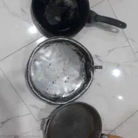 سه عدد ماهیتابه با دو قابلمه روی|ظروف پختوپز|کازرون, |دیوار