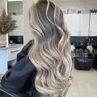 تخفیف خدمات تخصصی رنگ و لایت مو