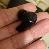 هندزفری مشکی گم شده