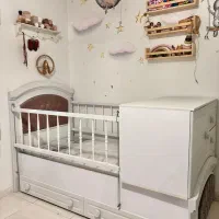 تخت نوزاد نوجوان