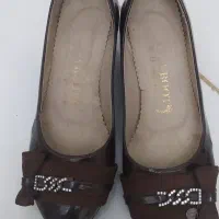 دو جفت کفش در حد نو زنانه سایز۳۸-۳۹و مردانه سایز۴۳