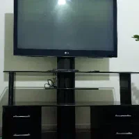 تلویزیون ۴۲ اینچ LG و میز ودستگاه دیجیتال