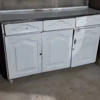 کابینت فلزی وساعت دیواری