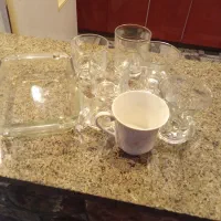 چندتا فنجان وظرف خورشت باهم 100تومن