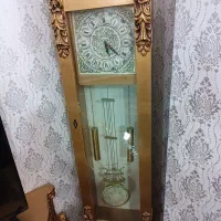 ساعت ایستاده و وسایل خونه