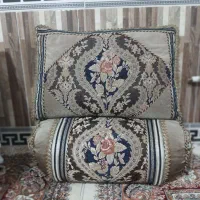 روی بالشت و روی پشتی