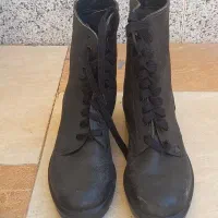 پوتین|کیف، کفش، کمربند|کوهپایه, |دیوار