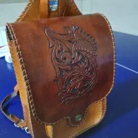 کیف کوله. چرم طبیعی. دست دور. حکاکی شده