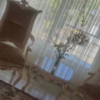 مبل سلطنتی کرم رنگ و عسلی