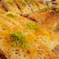 همکاری با خانم یا آقا جهت طبخ  رشته خشکار