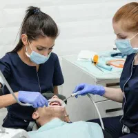 دستیار دندانپزشکی