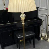 اباژور ایستاده