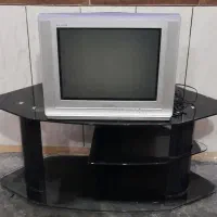 تلویزیون همراه با میز