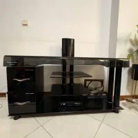 میز تلویزیون شیشه‌ای