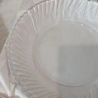 بشقاب میوه خوری شیشه ای مارکش داخل عکس معلوم هست
