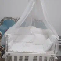 تخت کنار مادر