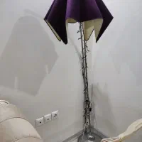 آباژور ایستاده